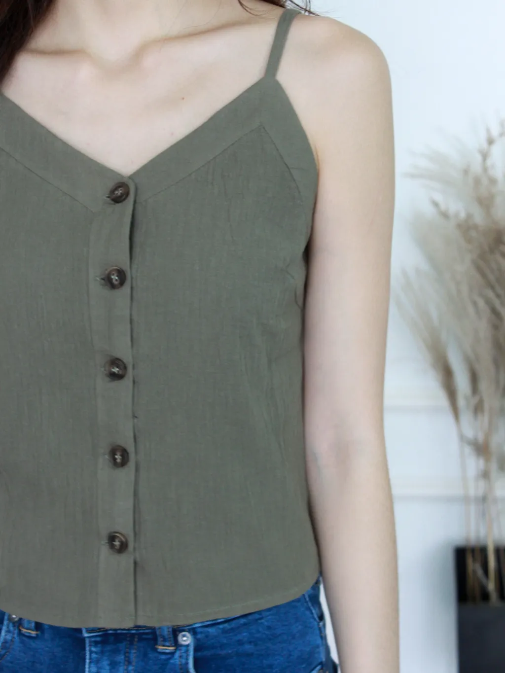 Mizuki Linen Button-Down Top in Olive